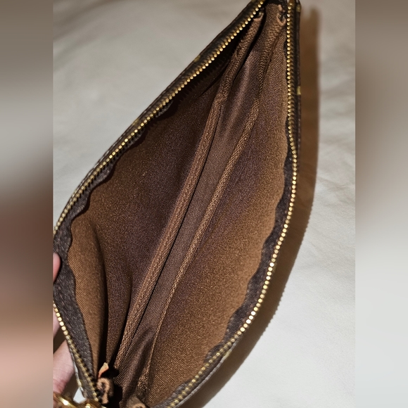 Louis Vuitton Monogram Pochette - Picture 2 of 8